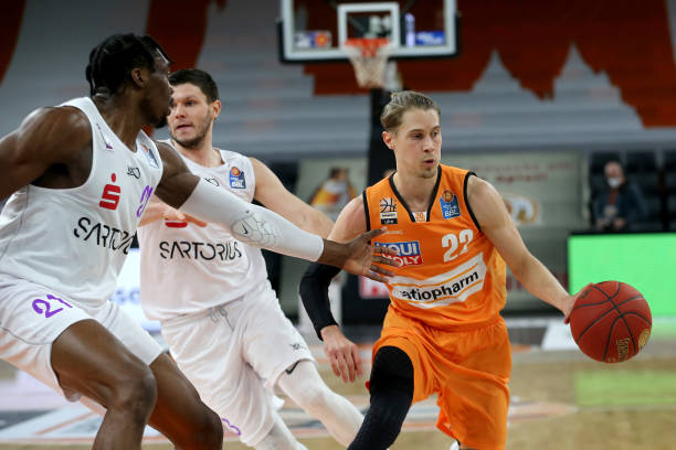 轻球员不断 轻球员不断