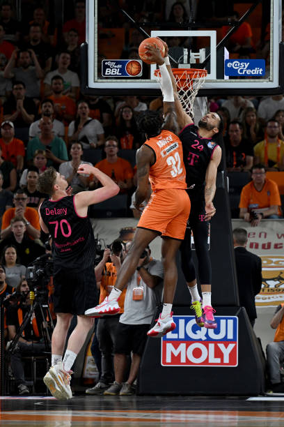 胶着时刻多 胶着时刻多